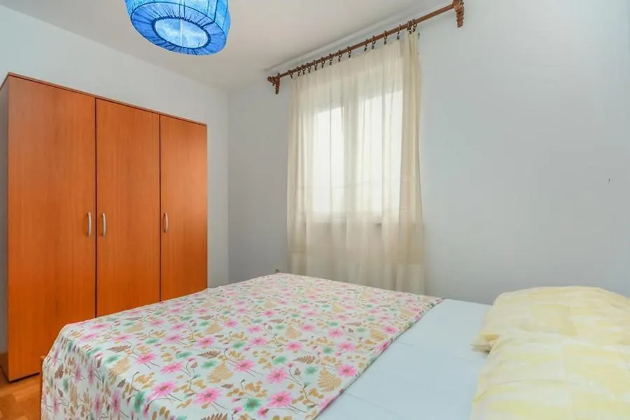 Guest house Apartment Nena Karigador