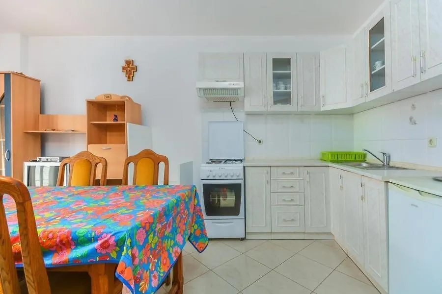 Apartment Nena Karigador