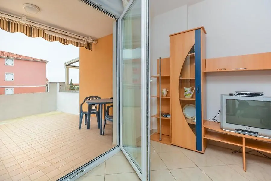 Apartment Nena Karigador 3*,  Croatia