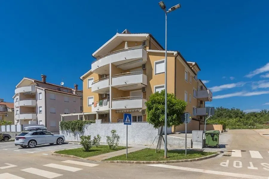 Guest house Apartment Nena Karigador
