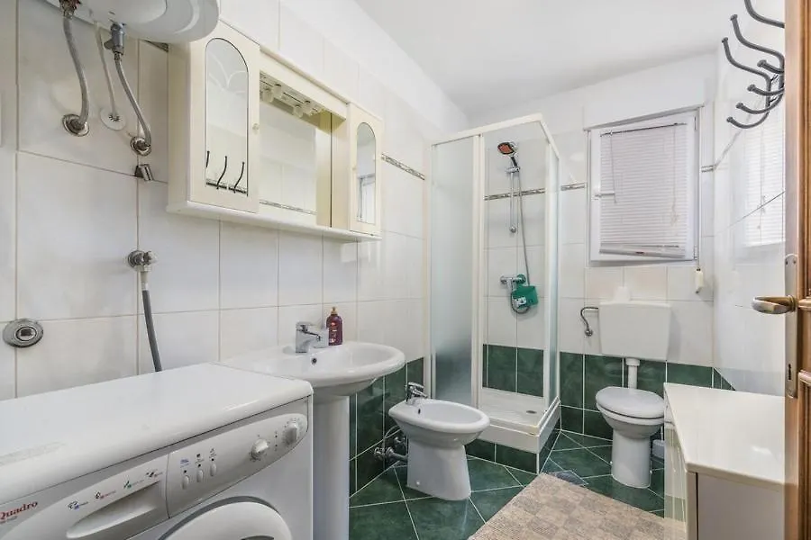Apartment Nena Karigador 3*,  Croatia