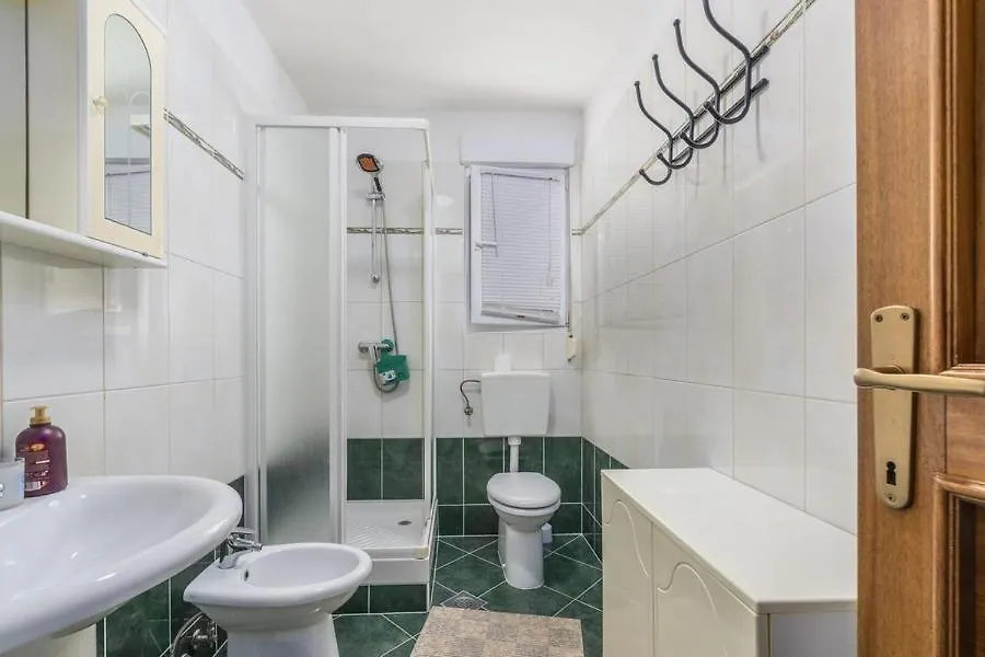 Apartment Nena Karigador Croatia