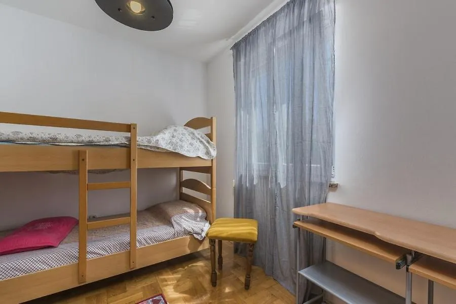 Guest house Apartment Nena Karigador