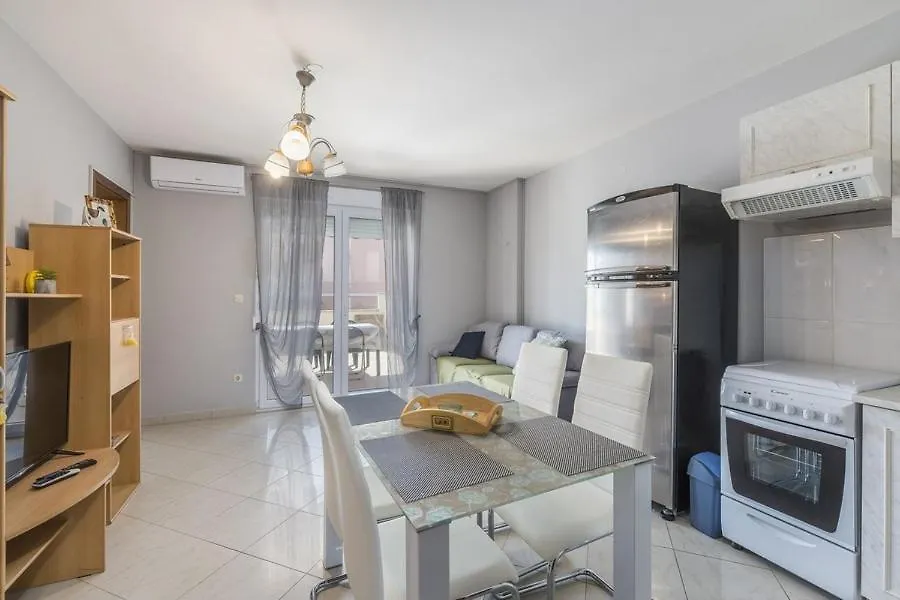 Apartment Nena Karigador