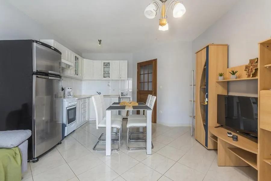 Guest house Apartment Nena Karigador