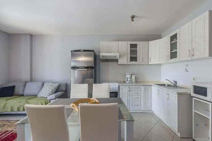 Apartment Nena Karigador Guest house