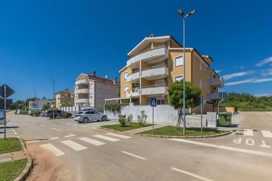 Guest house Apartment Nena Karigador