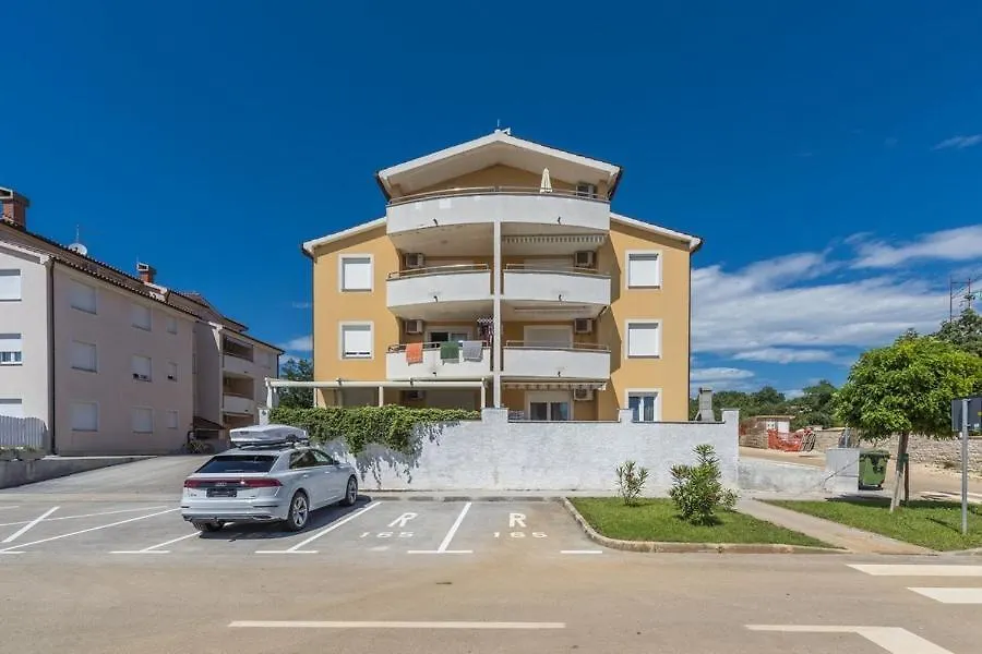 Apartment Nena Karigador Croatia